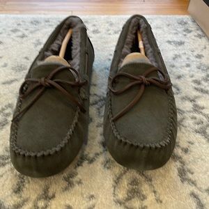 Ugg Olsen mens slipper moccasins size 10